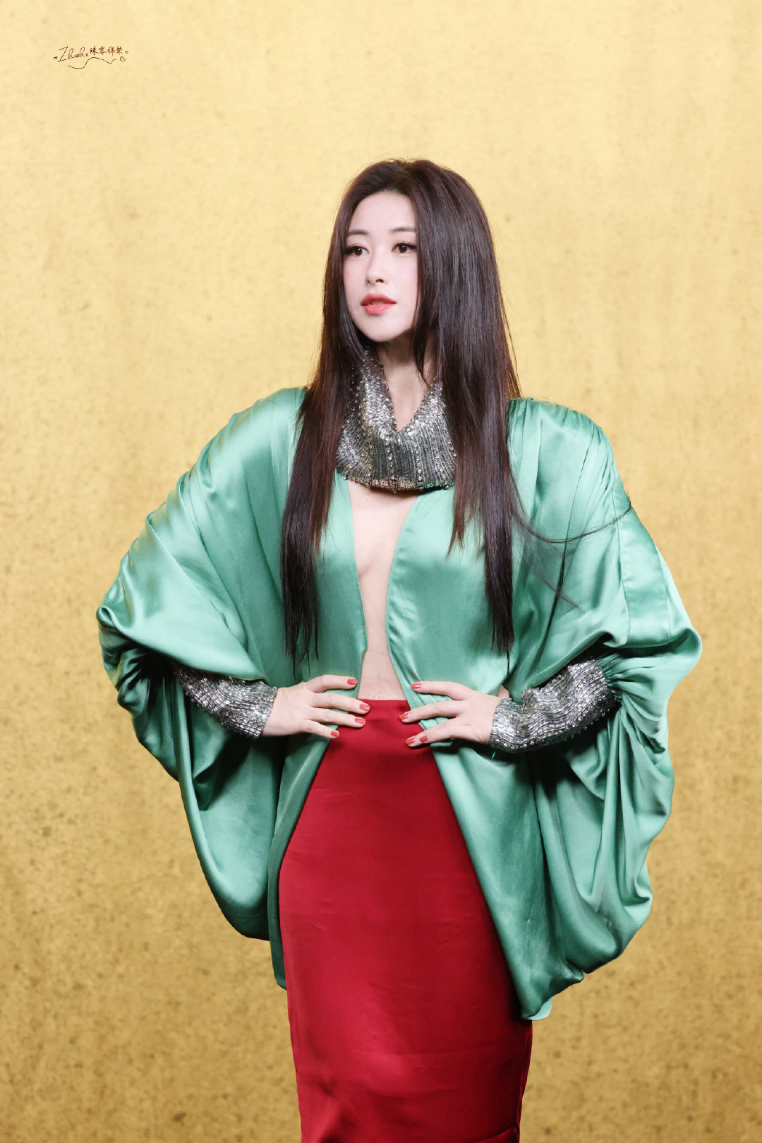 #朱珠[超话]# · #朱珠走红毯前喝了点酒# ·#vogue时尚之力盛会# ·#朱珠红绿撞色造型# ·
𝟐𝟎𝟐𝟔.𝟏𝟎.𝟐𝟑𝑉𝑂𝐺𝑈𝐸 时尚之力盛会 💚❤️
女神还缺安保嘛[举手][举手][举手]

#‍ 今日星拍放送# ​