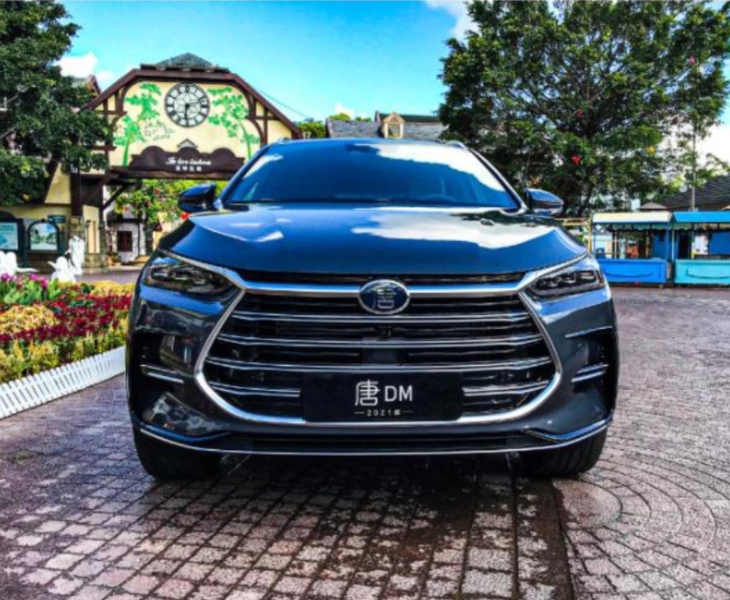 比亚迪王朝系列一套命名：秦（轿车）、汉（大轿车）、唐（大SUV）、宋（主流SUV）、元（小型SUV），全部用中国古代强盛朝代起名。
寓意：盛唐强大、包容，用来代表这台车空间大、性能强，是比亚迪当年打响名气的旗舰SUV。