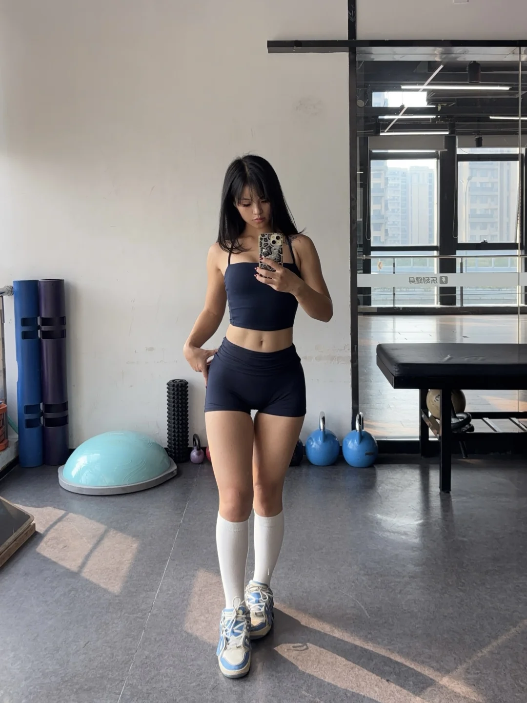 为了穿美衣去健身房了