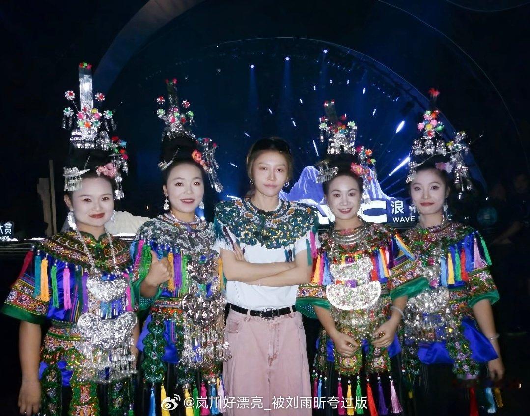 #刘雨昕[超话]#
我在🫘发的浪潮音乐大赏作品被刘雨昕经常合作的乐团刷到了，四舍五入也是被雨昕看到了[doge][doge][doge]嘿嘿 

（🫘我不常发，经常发🍠，id和微博同名） ​