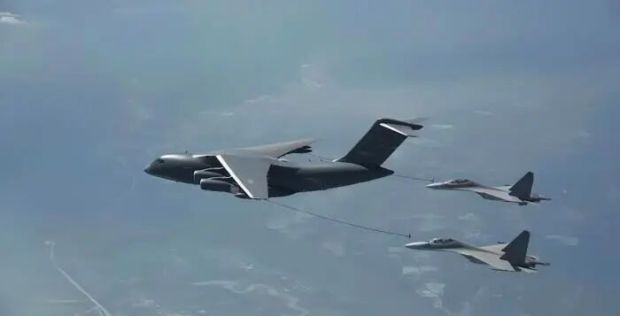 【歼-16对战“阵风”，看清中国空军真正实力】：最近，许多军迷注意到，中国空军派出了一支混合编队赴埃及，与埃及空军举行联合军演。该编队包括歼-16、运-20（含加油机与运输机）以及空警-500。除了上述机型，这支成体系参训的编队还包括运-9电子战飞机（运-9LG）以及直-20搜救直升机等。 ​