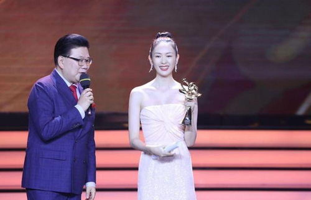 宋佳双提名白玉兰终夺视后赵丽颖双剧入围却空手归闫妮万茜同场竞争现实题材女性角色格局变了 ​
