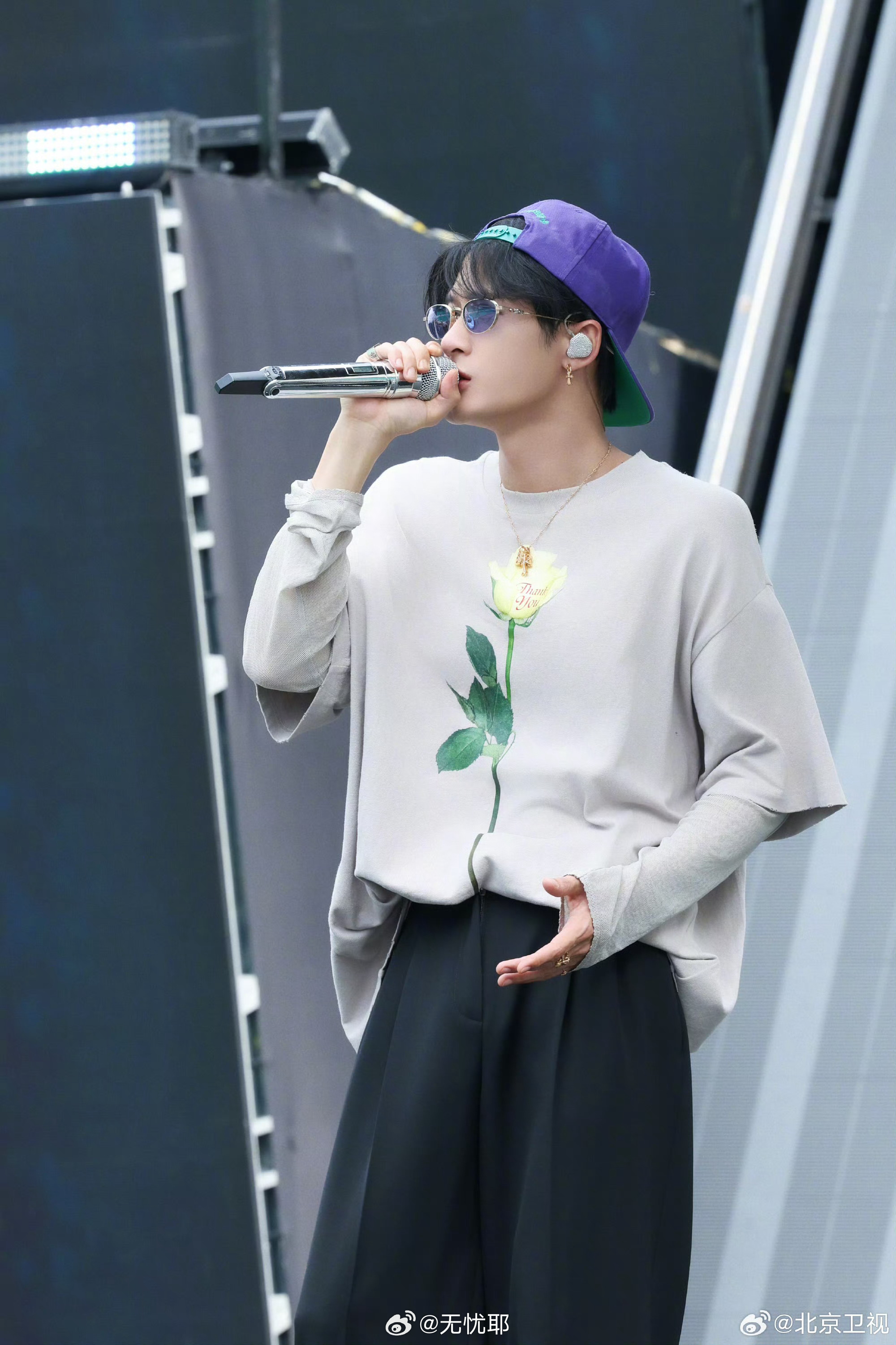 银色话筒诶🎤 ​​​