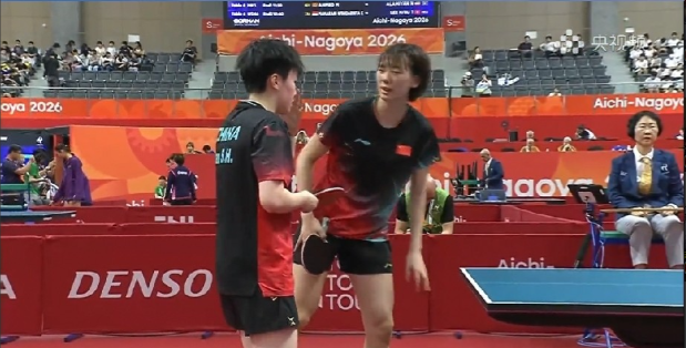 恭喜陈熠范姝涵3：1金琴英车秀英晋级女双16强，发现范姝涵是个“狠人”，忘带毛巾