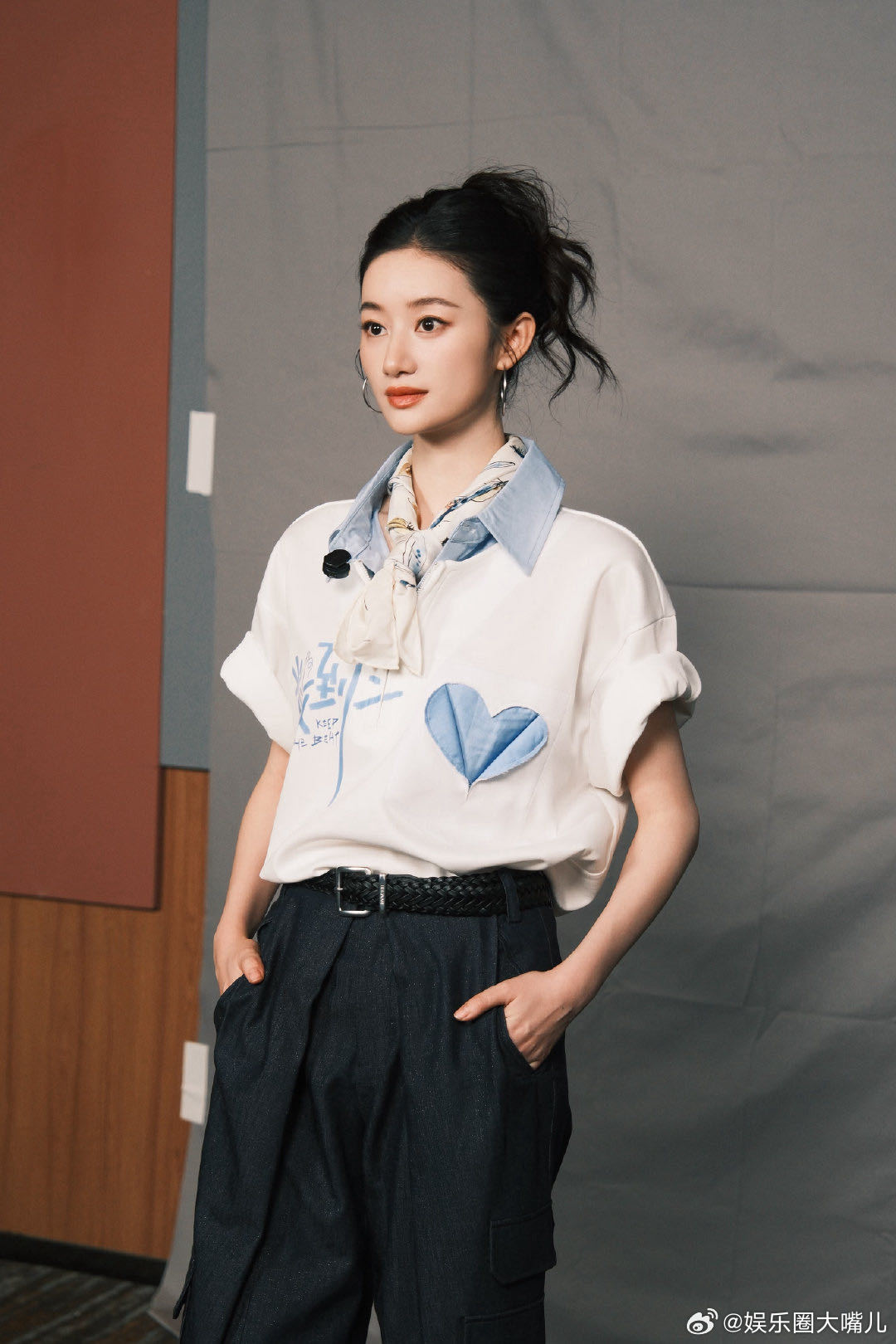 #表演老师让郭晓婷跟男同学打架##郭晓婷在生活中从未发过火##郭晓婷[超话]#郭晓婷自曝大学时期性格内向害羞，平时待人小心翼翼，现实里几乎从来不会发火，很难释放出攻击性的情绪。 ​