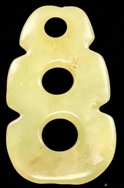 敖汉旗的三联玉璧，把玉的神圣和生殖崇拜直接融合的产物！ ​​​