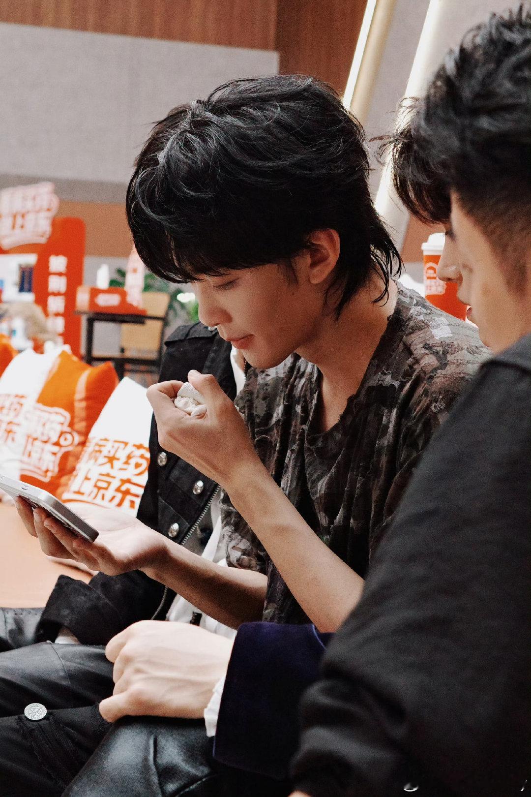 #王赫野[超话]# 🍓#王赫野披荆斩棘#

谁不是超级心疼小野呢
    没意义的话也用不着说

王赫野全肯定就好了嘛🥥

​