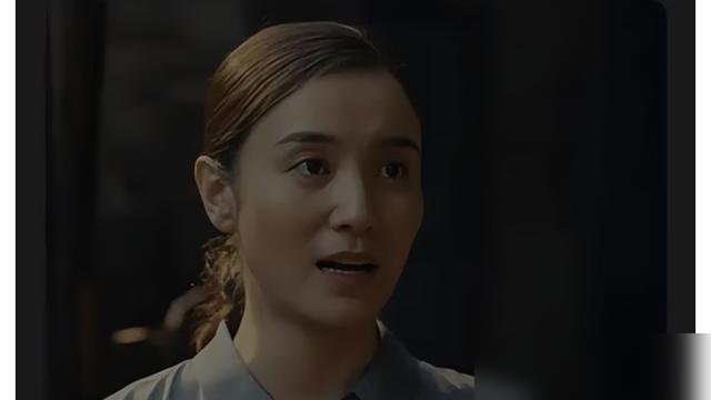 宋佳拿飞天奖，评论区炸了。有人说她《小舍得》《好东西》演啥都一个样，一串三不服众，还有人翻出私生活说事。
可事实是，她凭《山花烂漫时》里的张桂梅，把白玉兰、金鹰、飞天全拿了，大满贯。
杀青那天她就说过，演员的活儿到剧组结束就完了，后面的夸和骂，都是观众的。
你看，骂的人盯着她以前的角色，夸的人