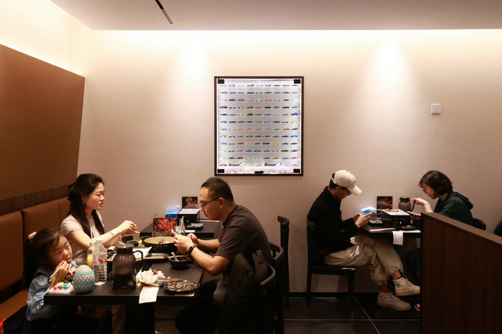 啊啊啊#去野烤串#昨天试营业！听说很多朋友到店打卡，后厨都有点忙不过来啦。

等收假回京我就去把健康证办了，到时候去店里帮大家上上菜，第二职业这不就走起来了嘛！

盆友们店里见喽[嘻嘻]～ ​