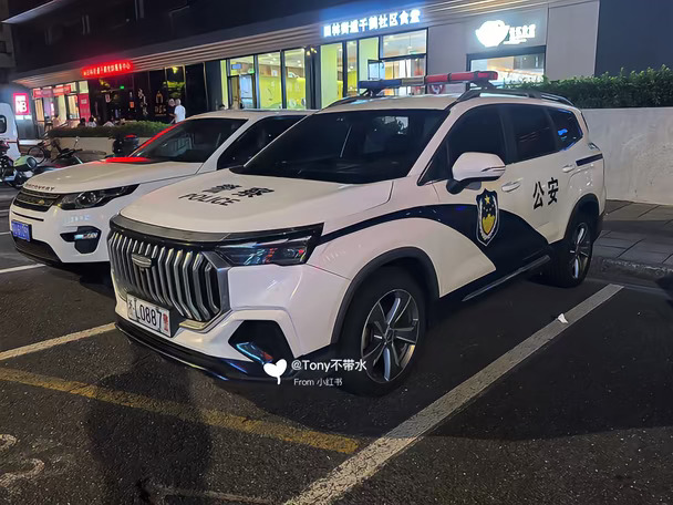 吉利豪越L警车