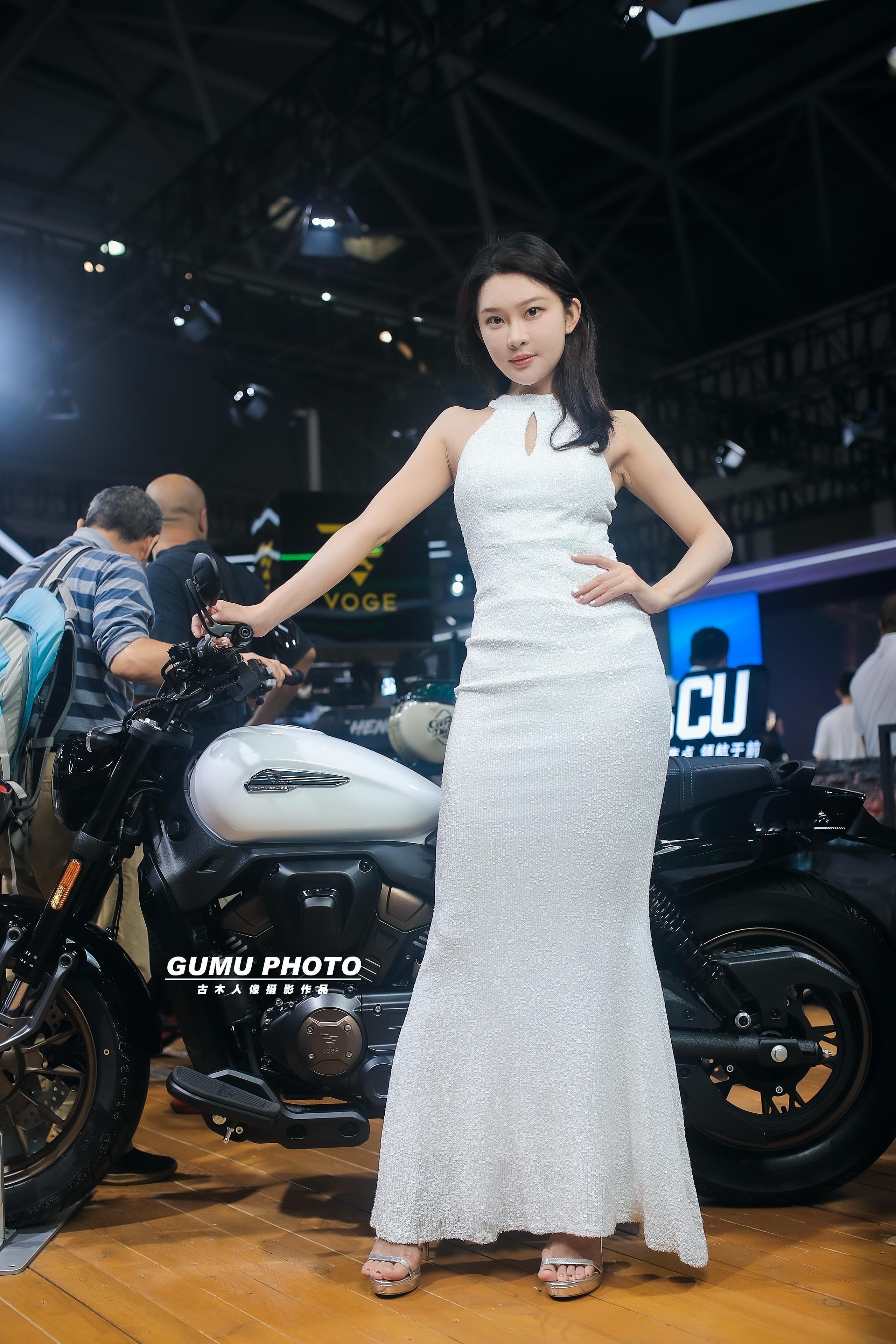 2025中国摩博会宗申展台模特小姐姐