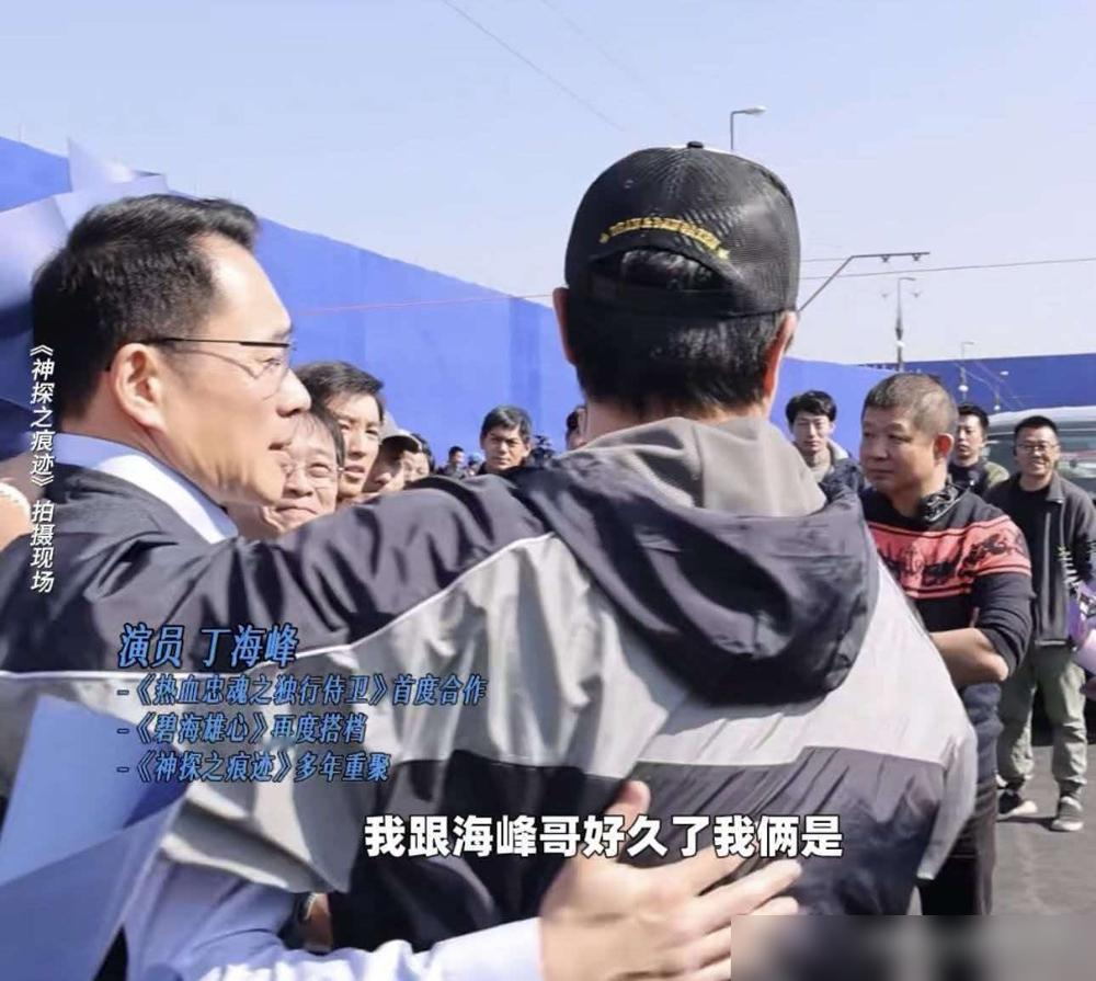 陈思诚这哪是拍电影，他是在给资产做配置。唐探IP是底层大盘，流量新面孔是增长仓，王宝强刘昊然是压舱石。
刘昊然最近受访，直接挑明不是强硬绑定，是互相成全、一起成长。陈思诚也撂了实话：创作者和作品就是互相塑造。
说白了，感情这玩意儿在利益面前太脆，能陪你走十年的人，账都算得明明白白。先绑定利益，再