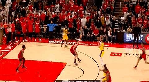 41岁的人，还能这么打球？    湖人队两大核心东契奇和里弗斯都伤了...