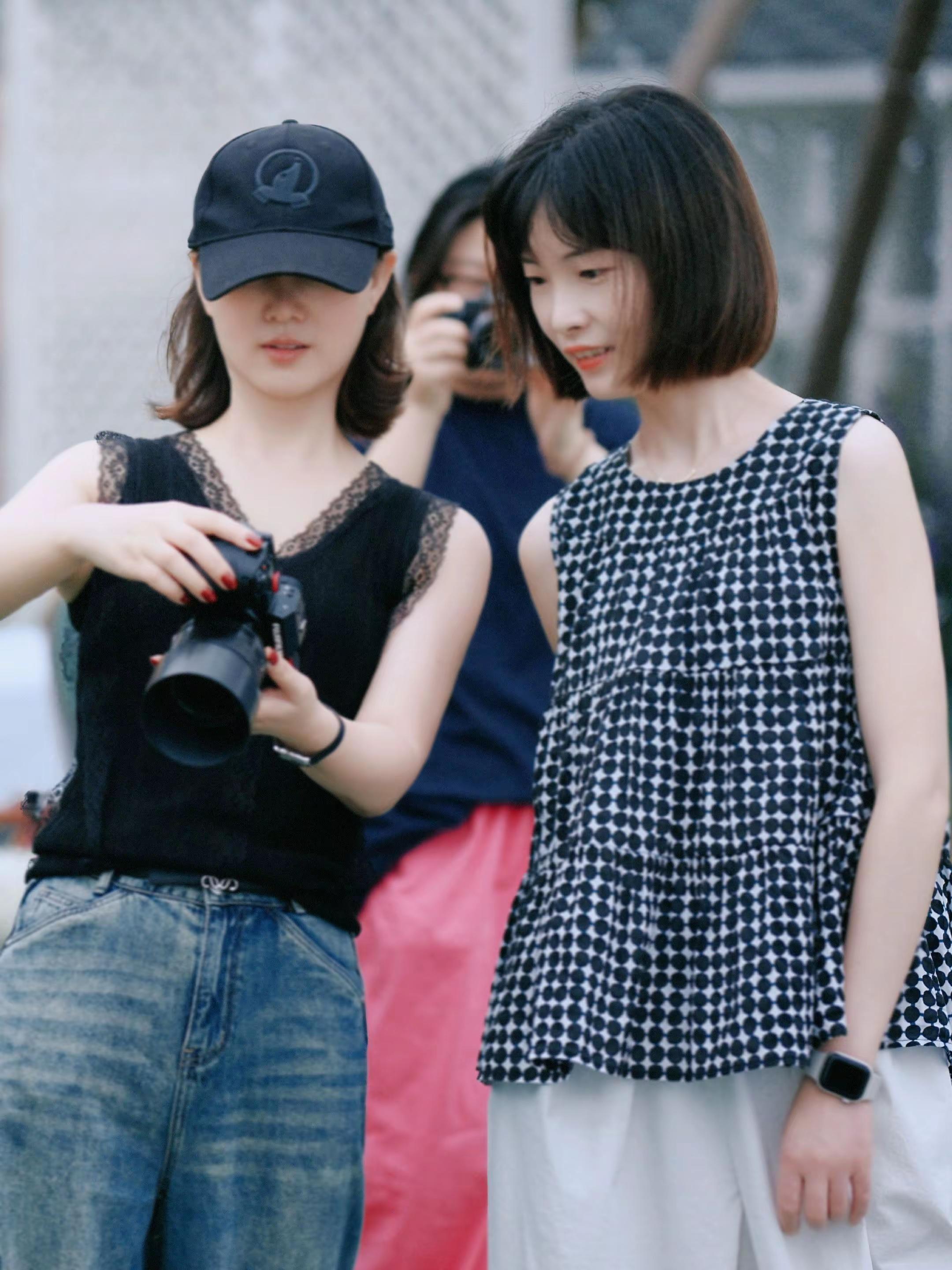 小清新甜美风。原片直出，要的就是那种松弛感。照片能被小美女喜欢，内心很有成就感！