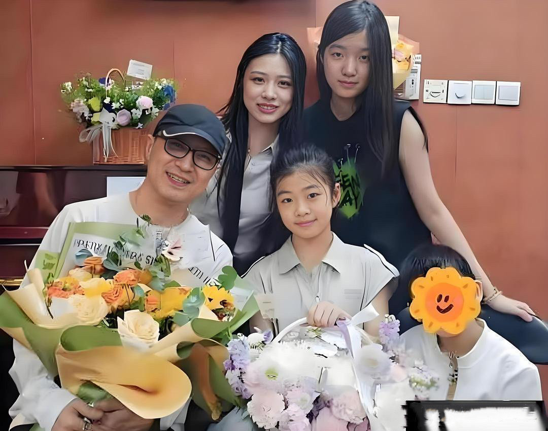 汪峰第一次把自己的娃晒全了！四个子女，幸福满满 ​