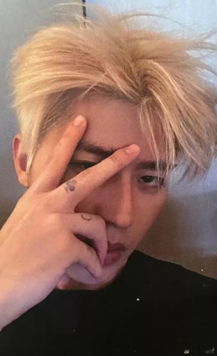 #蔡徐坤ins# cxk#蔡徐坤# 

我们不怕再见，也不惧永远𝒲ℯ 𝒶𝓇ℯ 𝓃ℴ𝓉 𝒶𝒻𝓇𝒶𝒾𝒹 ℴ𝒻 ℊℴℴ𝒹𝒷𝓎ℯ, 𝓃ℴ𝓇 𝒻ℯ𝒶𝓇 𝒻ℴ𝓇ℯ𝓋ℯ𝓇.

​