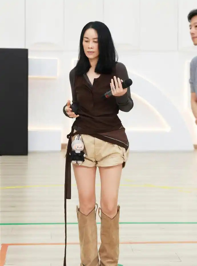 58岁那英因身材引爆热搜，亲曝保养秘笈：坚持普拉提近十年，还迷上跑步 ​