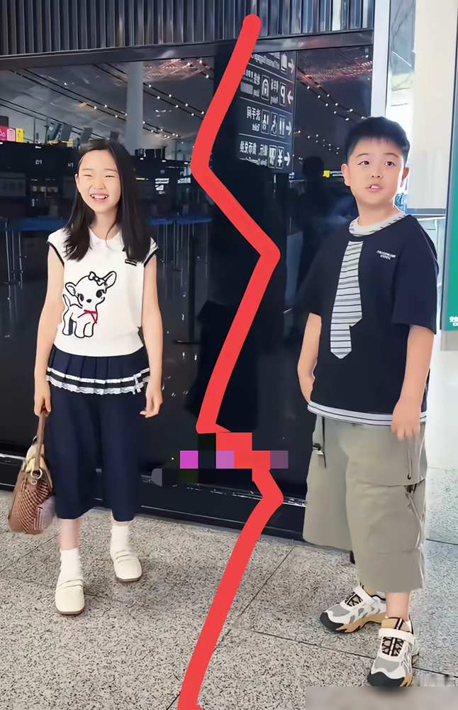 不少人讨论朵朵的外形，觉得他未必适合走演员这条路。不过能不能进娱乐圈其实没那么重要，有陈思诚和佟丽娅打下的基础，他本来就不用靠颜值谋生。
关键是，人家根本就没打算往偶像演员那条路上挤。最近几次露面，大家看得很清楚，这孩子从圆脸盘、单眼皮，到抿嘴笑的弧度，活脱脱就是个3D打印版的陈思诚，唯一像妈佟丽