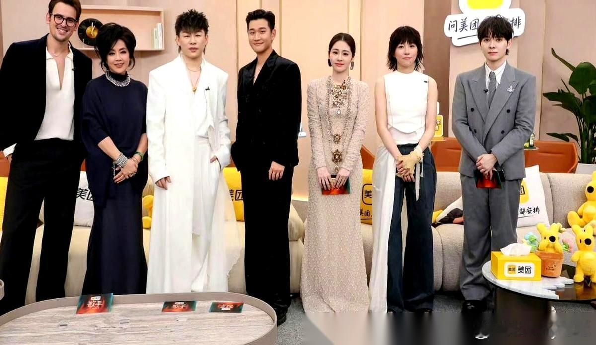 粉丝都喊他别比了，演唱会门票都买不到了。 胡彦斌却说，来《歌手》就像参...