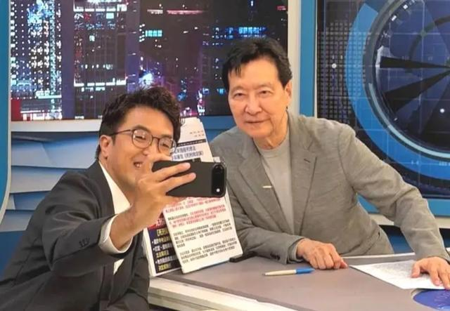 台北市长选战硝烟正浓的时候，赵少康两度专访民进党参选人沈伯洋，在泛蓝阵营引爆巨大争议。其核心，不在于赵少康是否当众替沈伯洋拉票，而在于