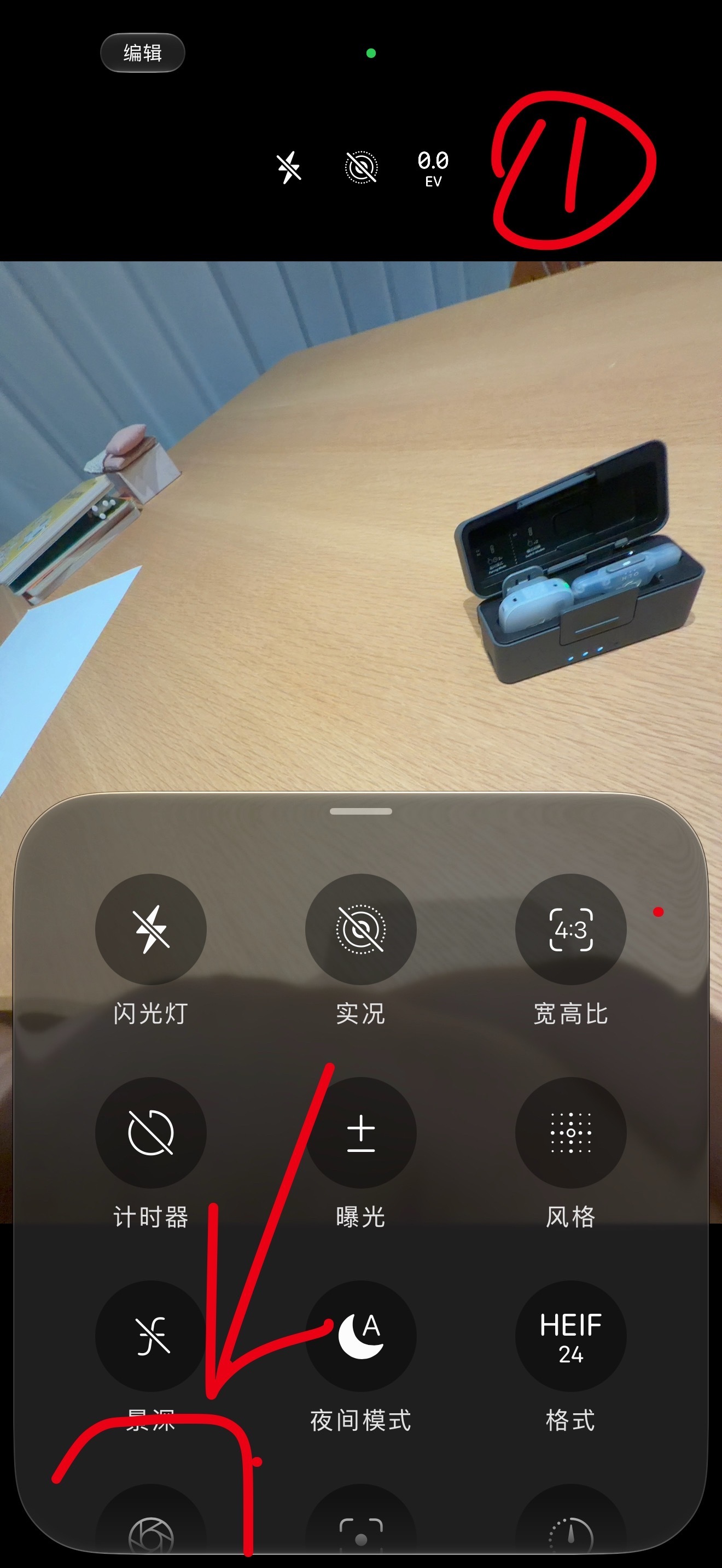 iPhone18ProMax拍照

比之前可玩性高多了，毕竟可变光圈、快门速度、白平衡都可以直接控制了～很多场景需求原相机都可以满足了～

我用了两三天，说这可变光圈菜单藏得也太深了，还不能自定义位置，要是能常驻顶部就可以了。我都拍完恢复光圈到默认自动。

今天突然发现，只要不恢复默认自动就可以常驻 ​