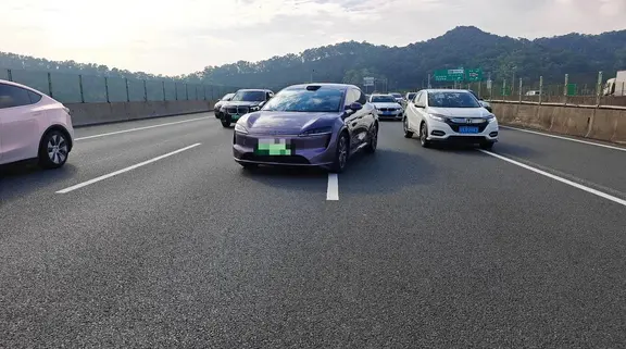 智界R7的侧向安全性和行车记录仪问题