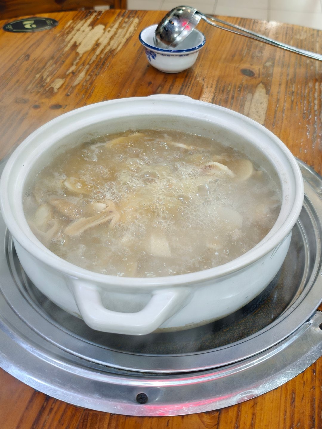 本周最cray嘅两次排队搵食:(1)4个小时都够我飞去云南了，而我却在...
