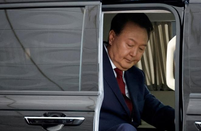 李在明全盘清算失败，尹锡悦扳回一局，此案被判无罪。

9月11日，首尔中央地方法院对前总统尹锡悦涉嫌“帮助犯罪嫌疑人逃避司法追究”案作出一审判决：无罪。

不过，这一结果虽然让尹锡悦阵营赢下一场关键官司，却远远谈不上“全盘翻盘”。更准确地说，是李在明政府推动的三大特别检察调查，在这条战线上遭遇了一次