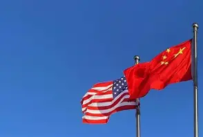 奥巴马曾坦言：美国之所以没能拿下中国，不是因为中国的军事实力还有经济强大，而是因为中国从头到尾都没踩进我们挖好的那个坑。

军事这摊子事，美国以前收拾苏联、日本的那套“军备竞赛”打法，搁到中国身上彻底哑火了。

先复盘苏联是怎么把自己耗没的。上世纪80年代初，里根政府扔出一个“星球大战”计划，号称要