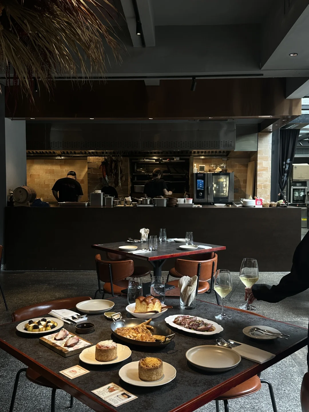 广州的！！！暗调氛围感小资餐厅🍴