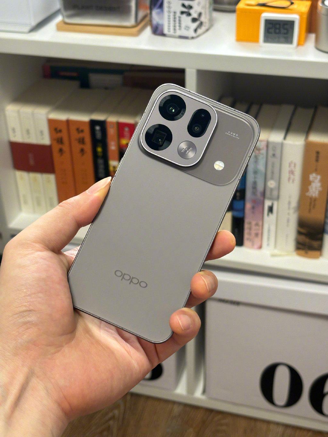 突然觉得Find X9s Pro其实很香的，512G国补后不到5K，影像和性能水准是完完全全够用的，预算有限的真的可以看一看上一代旗舰，大家觉得呢？ ​