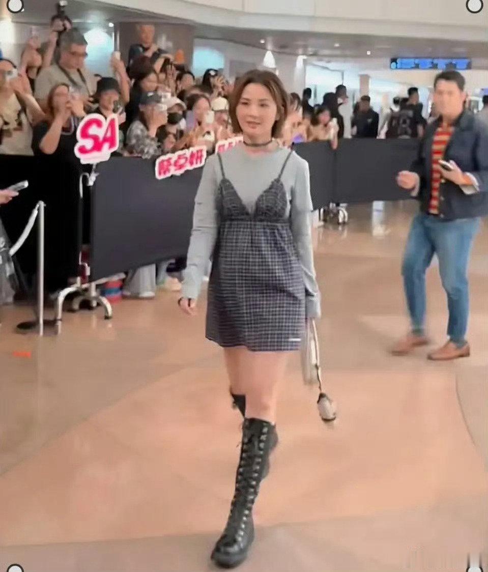 #曝蔡卓妍疑似怀孕#这是真的吗？还是应该听官方消息吧[衰] ​