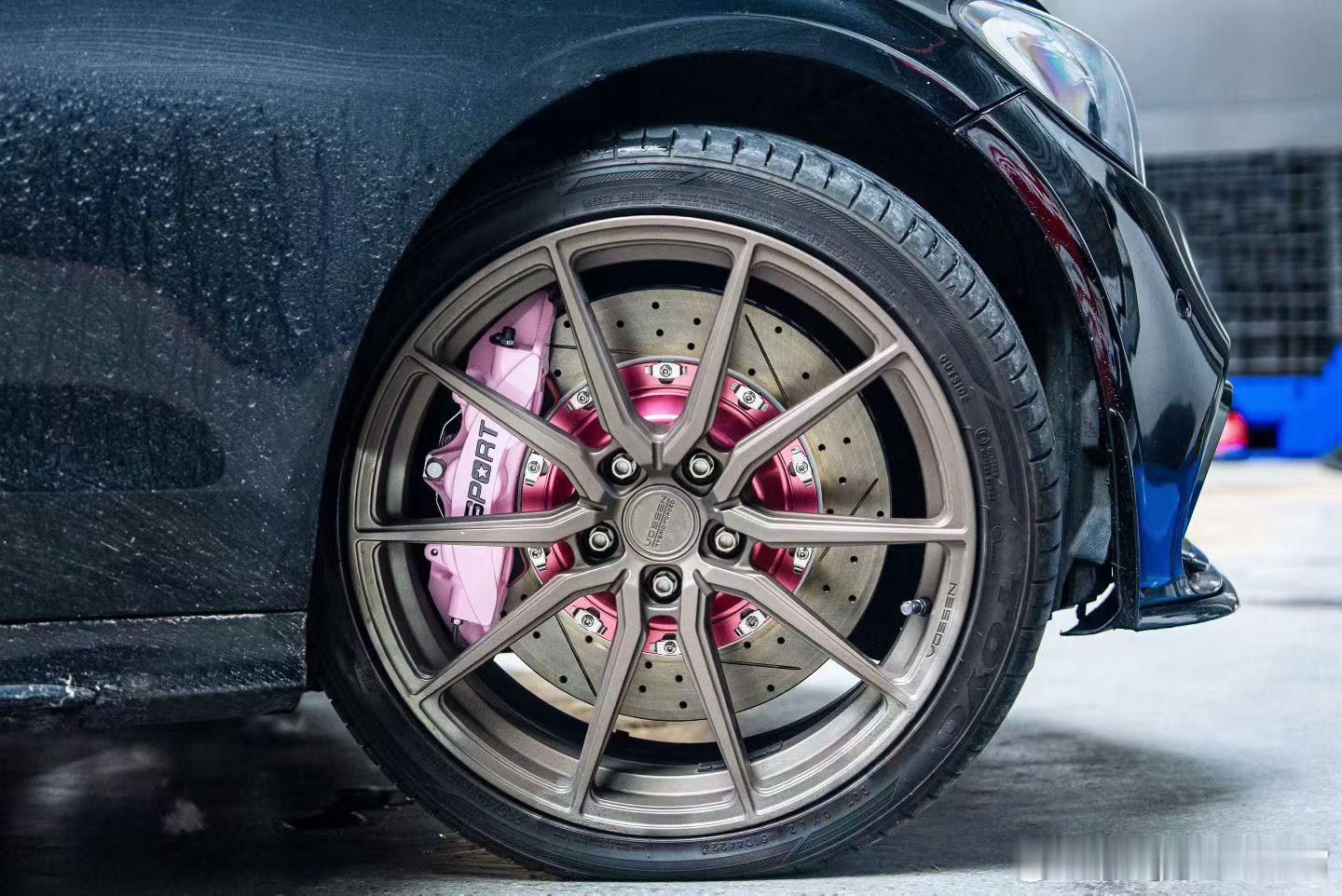 #奔驰C200L
TTSPORT-8657s 六活塞
TTSPORT-380mm 线孔碟 ​