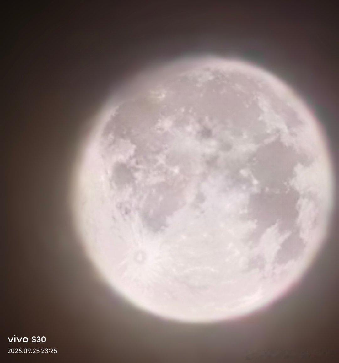 #蔡明[超话]#🌕今夜月色朦胧，正所谓“人有悲欢离合，月有阴晴圆缺”。我想说的是：“但愿人长久，千里共婵娟。”
🌕当思念寄于赏月，牵挂便有了形态；[好事甜圆]
🌕当思念化作祝福，心怀便得以慰藉。[好事甜圆]  ​