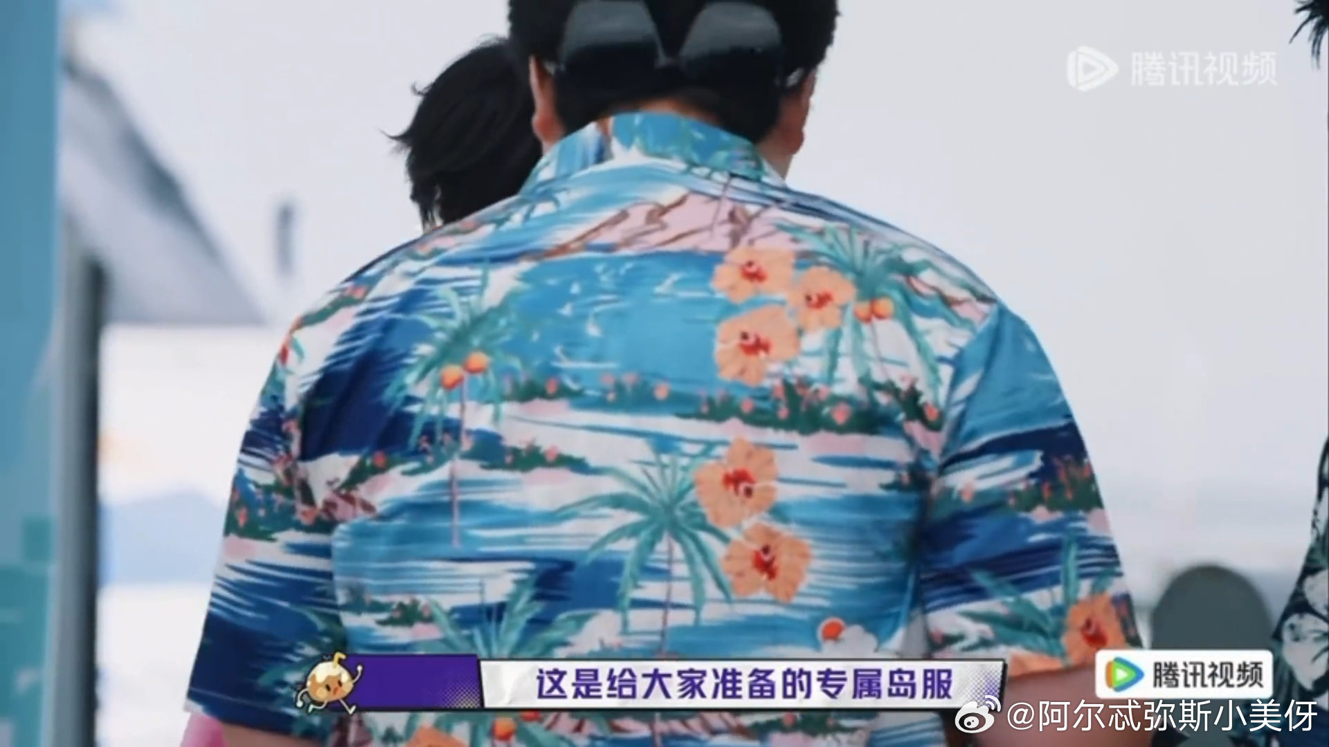 #苏新皓开团张极秒跟##张极苏新皓起哄导演撒娇##苏新皓跳舞又进化了#
谁被苏新皓和张极这段互动可爱到，聊起导演撒娇，张极马上喊还想看，俩人一搭一唱，导演温柔纵容，起哄的模样本身就是小朋友撒娇呀 ​