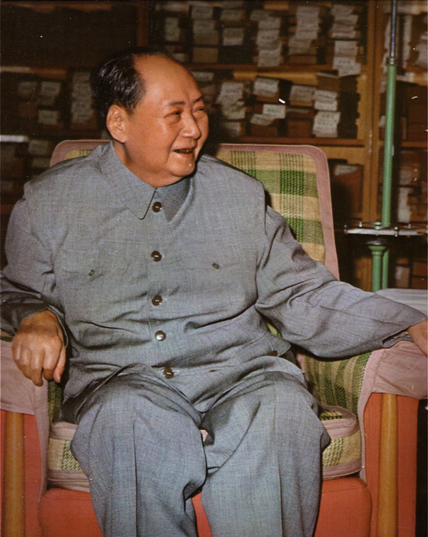 顽强的毅力﹣﹣谋略胜利的"鲁班石"。

毛主席曾说:  "有利的形势和主动的恢复