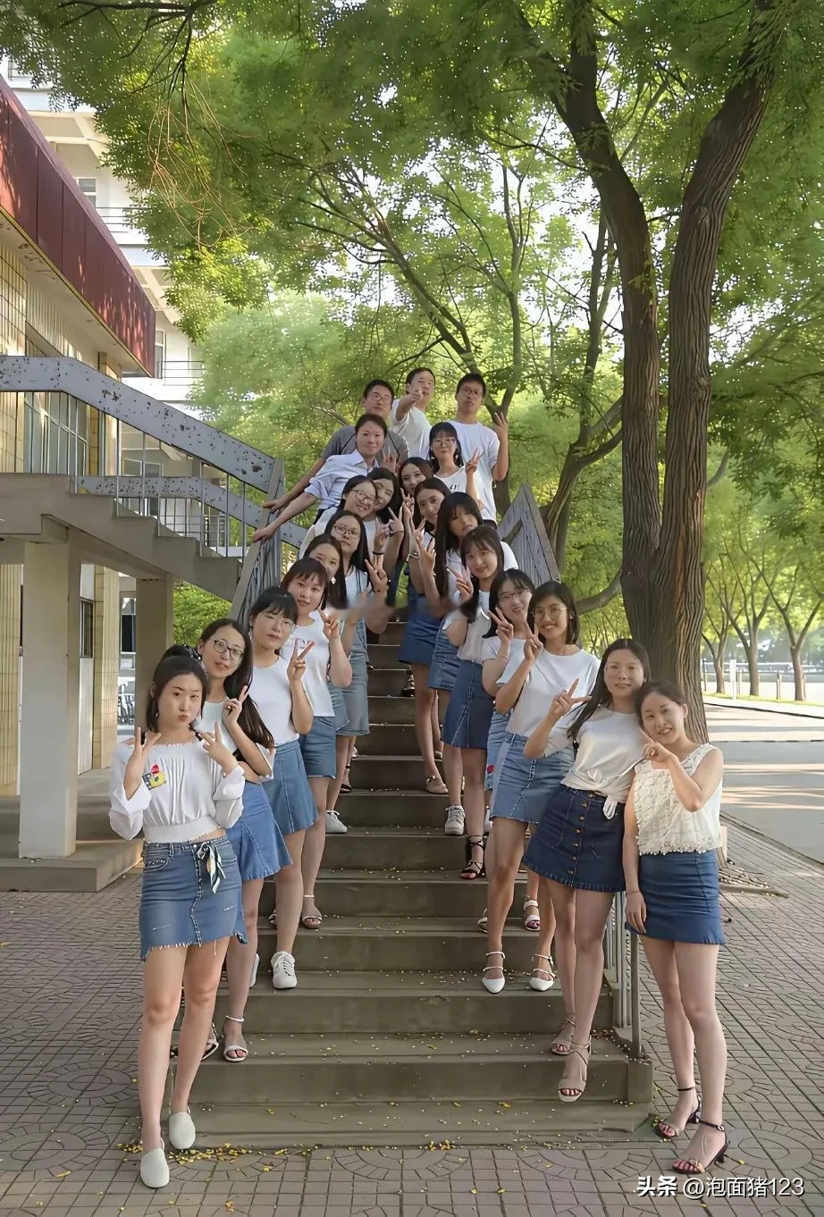 这是什么专业呢，工作好不好找的不知道，应该媳妇比较好找吧！