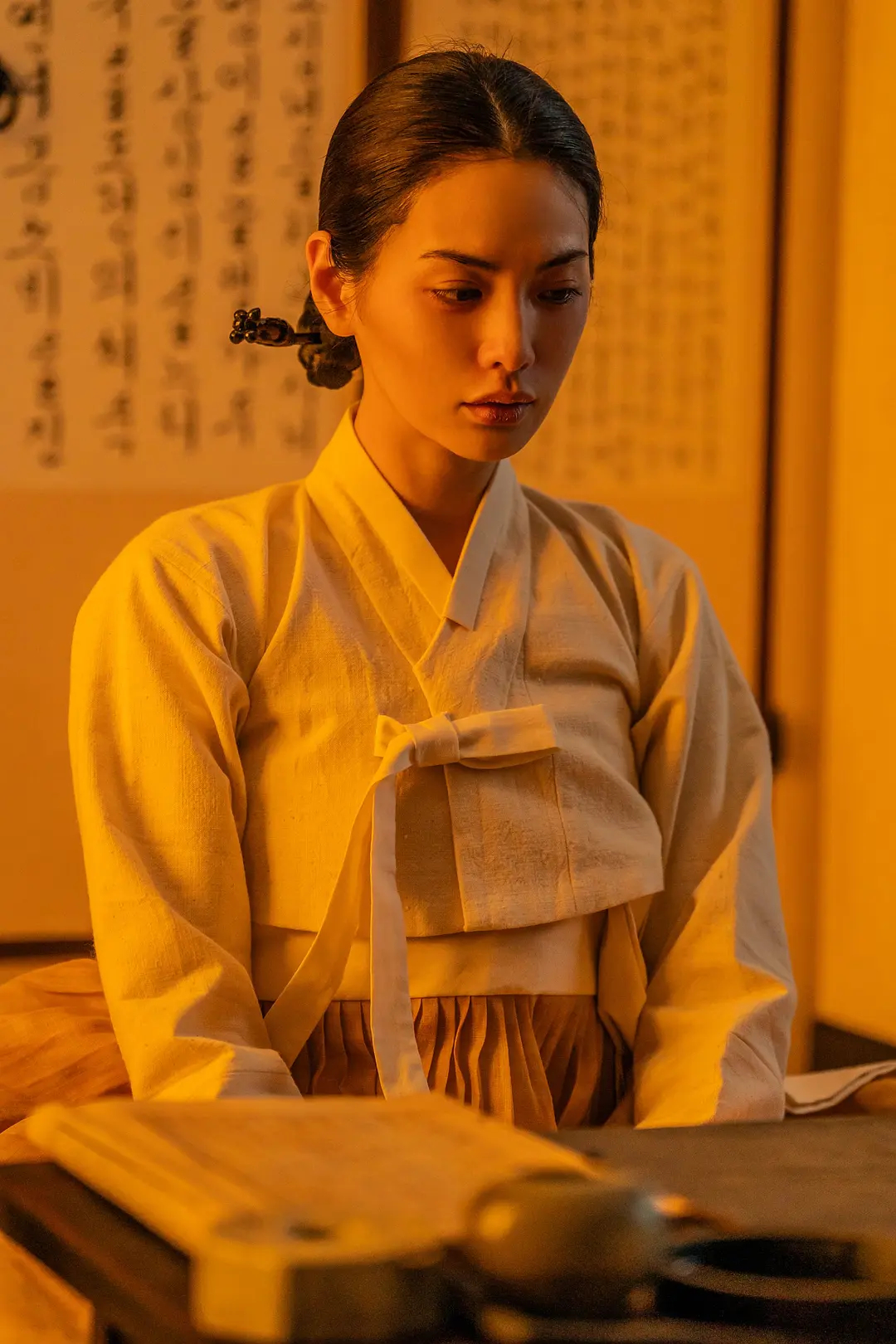 #挑情丑闻#  为了一场赌局，赵元在“赌注”身上看到了悲戚的自己，心疼又失望，终究还是让自己的人生都付诸一炬。

孙仙和池昌旭颜值plus演技的双强联合，两人的眼神戏在各种复杂情感交织中互相PK，只在8集的短剧篇幅中看得不够过瘾。大幅宣传的裸戏部分对于电视剧来说尺度也是超出我预期，但感觉也是 ​