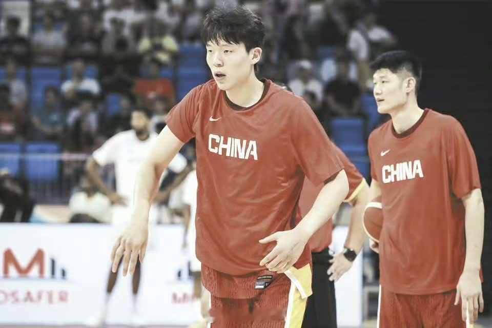 #中国男篮将迎世预赛关键一战# 8月31日晚7时30分，中国男篮坐镇浙江诸暨主场迎战黎巴嫩队，这是郭士强率领的中国男篮在世界杯亚预赛第二阶段的关键一战。球队3天前在客场以83∶57大胜卡塔尔队后，连夜乘飞机返回杭州备战。主帅郭士强表示：“黎巴嫩也是强队，我们会认真准备好这场比赛，攻防两端的策略 ​