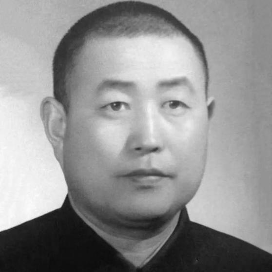《贵州省交通厅原副厅长、原铁道部第四铁路工程局局长阎海清》阎海清的一生，如果只用一句话来概括，就是——一个在枪火里长大的“营长”，最后把自己埋进了祖国的铁路线上。阎海清，被任命为该团三营副营长。 ​