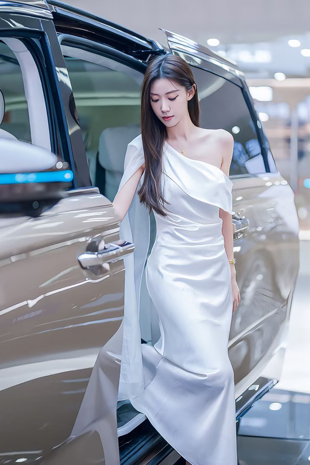 当白月光遇上车展📸