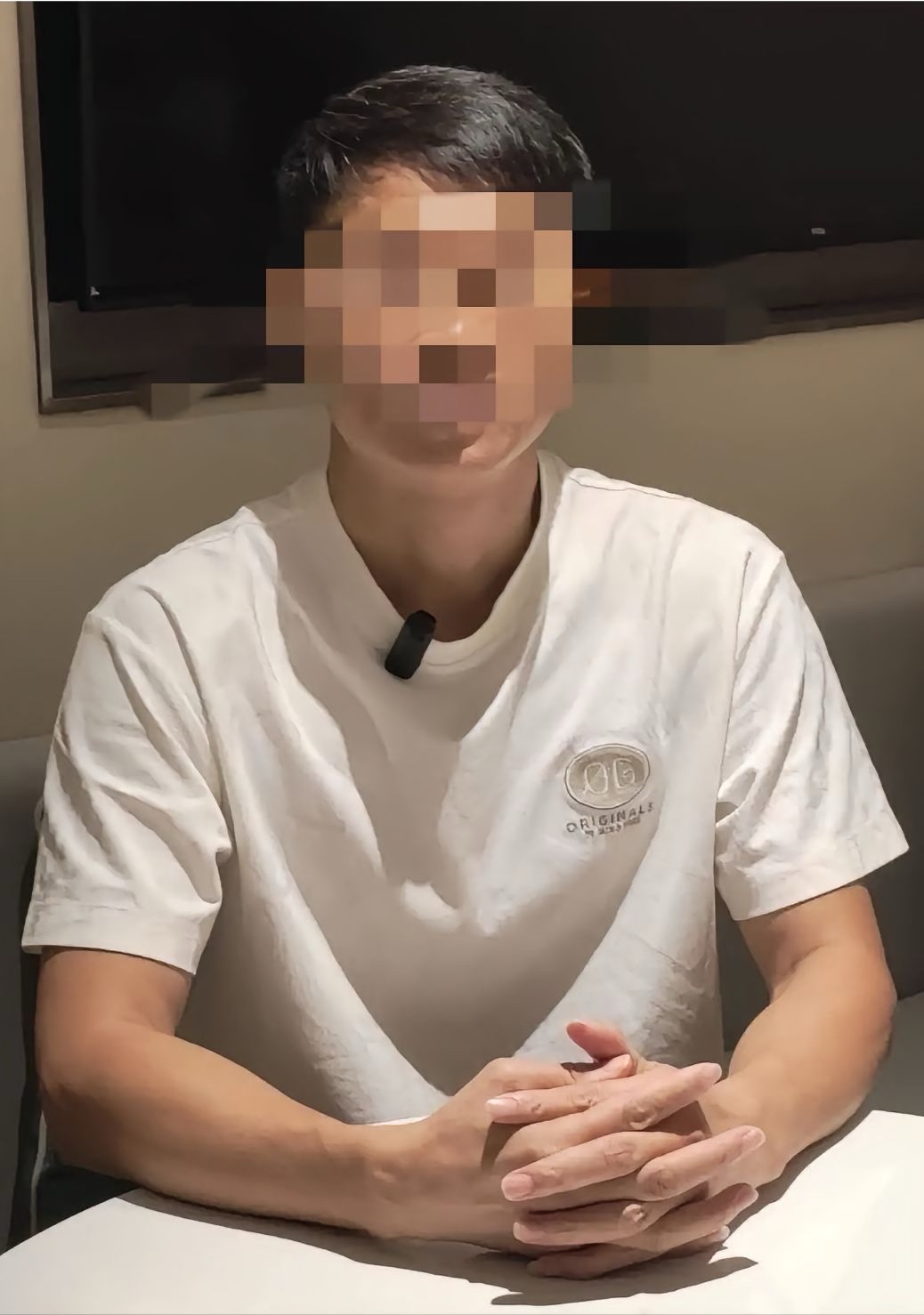 深圳商人万先生，儿子22岁，女儿18岁，儿女双全，高兴了20多年。可他渐渐发现，儿子女儿都不像自己，于是和俩孩子做了亲子鉴定，不料，俩孩子全非亲生。还没等他从打击中缓过神，卡里1470万积蓄已被妻子悄悄掏空，妻子甚至主动告上法庭抢先起诉离婚，不仅矢口否认转移财产，还对孩子的身世只字不提……

信源：