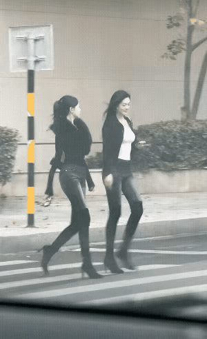 偶遇大长腿小姐姐 这颜值这身材比明星强多了[赞]