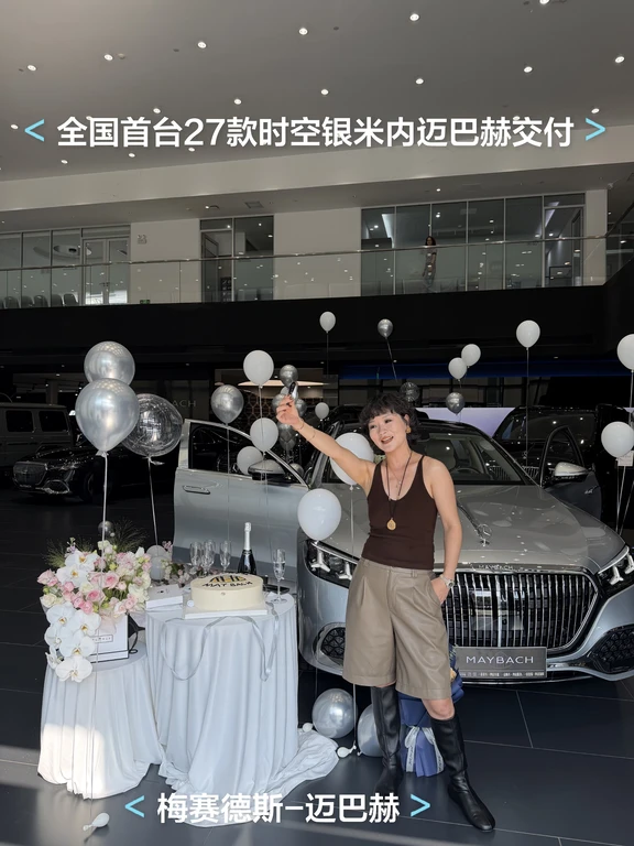 全国首台27款迈巴赫-时空银交付