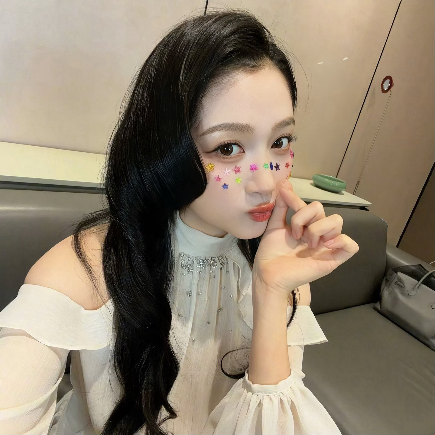 #网图原图分享[超话]#
·刘些宁 邓恩熙 关晓彤
抱图留评 非粉禁拿 已修复
🈲盗 发现永久拉黑 ​​​