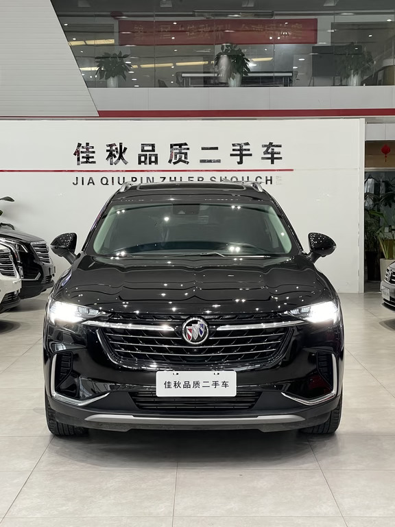 美式帅车 别克昂科威Plus
售价11.98万
2024年1.67 万公里 652T五座豪华SUV，本地女士私家车，2.0T+9AT+48V轻混系统，两驱。
同样的价格 选这款车 除了不说你好的，剩下的都是夸你的。
有朋友开这台车的 你开一下 整体来说你应该不会挑出毛病，毕竟当着车主面你也不好说什么。
	
4米85的车长，2米83的轴距，妥妥的中大型SUV！一家老小出游，后排随便翘二郎腿~后备箱大到能装下整个家，搬家、露营直接一车搞定！
	
2.0T发动机+9AT变速箱，一脚油门下去推背感直接冲脑门！还有48V轻混系统加持，开起来顺得像在摸猫肚皮~重点来了！这么大个车，老司机在市区居然能开出8、9个油！
	
停车状态下，双层夹胶玻璃一装，关上车门瞬间世界都安静了！当有大车经过，还是有声音的，虽说比老款稍稍差点，但比同级别的隔音还是杠杠的！后排隐私玻璃一拉，偷偷在车里摸鱼都没人看见~
	
作为美系SUV代表，这货高速稳定性无出其右，1.8吨扎实车身，配上扎实底盘调校，哪怕车速拉满，开...