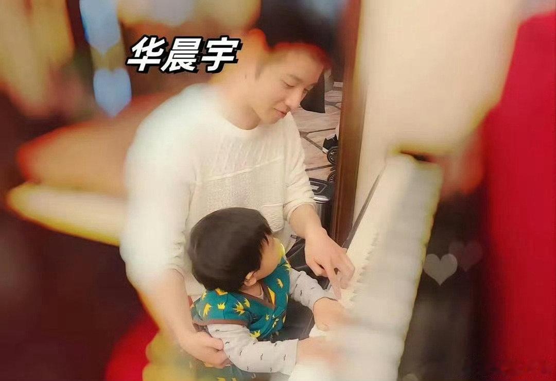 张碧晨与华晨宇女儿Judy已7岁，两人一直共同抚养却未结婚。 ​
