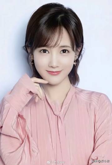 主持人问李一桐:“你谈过男朋友吗？”李一桐说:“谈过，但是现在分手了。...