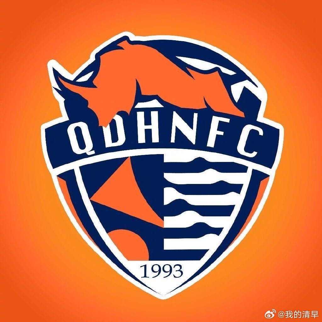#海牛#海牛，这样的足球还踢个甚！

今日故事主题【海牛八连败】主场1‑5遭武汉三镇血洗，仅仅61分钟比分就来到0‑3，八连败！青春足球场的欢呼声，硬生生被沉默和叹息吞噬。回望海牛三十多年的浮沉，再看看同城球队的表现，不得不发问：这样的足球，还踢个甚！老青岛球迷，谁没为老海牛沸腾过。1994年 ​