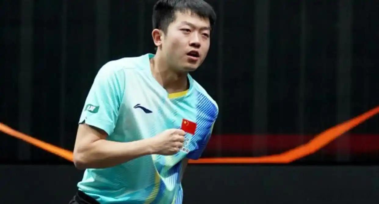 10月3日晚上，WTT中国大满贯2026的资格赛最终轮全部打完。

男单国乒一共上了6个人，最后杀出来的只有两个，徐瑛彬和袁励岑。剩李和宸第一轮1比3输给俄罗斯的阿尔杰缅科，周冠宏第二轮出局，牛冠凯倒在和李天阳的内战里，李天阳自己打到决胜轮，2比3输给德国人贝特斯迈尔，离正赛就差那一口气。

女单7 ​